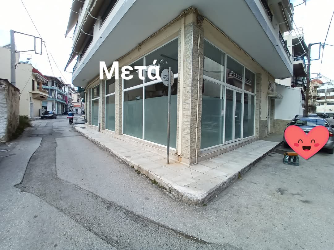 Παράθυρο αυτοκινήτου με φιμέ αντιηλιακή μεμβράνη χωρίς αντηλιά